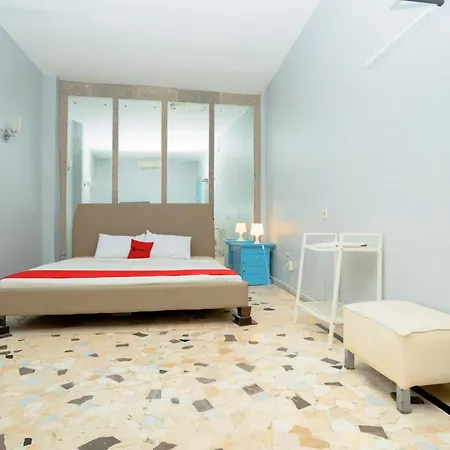 Отель Reddoorz Near Rsud Kota Mataram